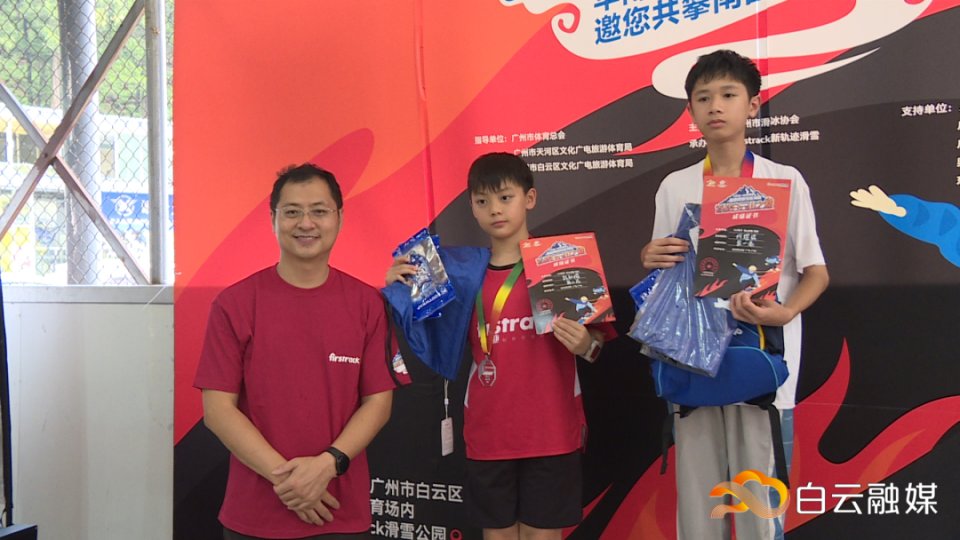 的鸣笛声后, src